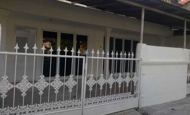 Disewakan rumah dalam komplek dekat plaza bintaro