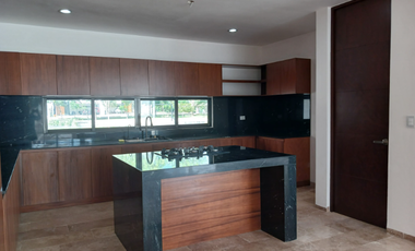 Casa en venta en Mérida, zona norte, 4 hab, 434 m² de construcción