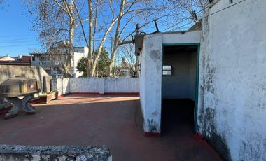 Venta en block en mataderos- 4 unidades - 2 locales   2 dptos