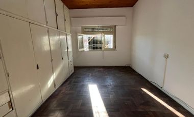 Venta en block en mataderos- 4 unidades - 2 locales   2 dptos