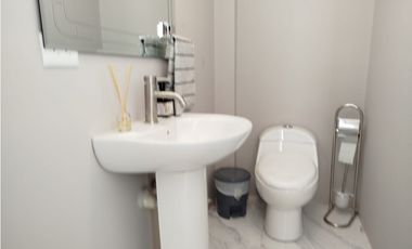 Mitad del Mundo, Hermosa Casa  en Venta,  165m2 con terreno