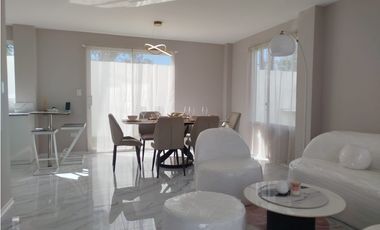 Mitad del Mundo, Hermosa Casa  en Venta,  165m2 con terreno