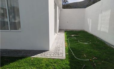 Mitad del Mundo, Hermosa Casa  en Venta,  165m2 con terreno