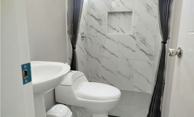 Mitad del Mundo, Hermosa Casa  en Venta,  165m2 con terreno