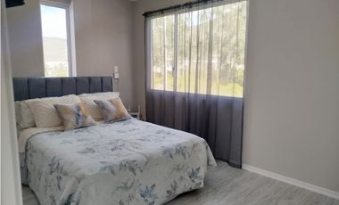 Mitad del Mundo, Hermosa Casa  en Venta,  165m2 con terreno