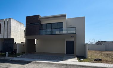 CASA EN VENTA EN PUNTA TIBURON
