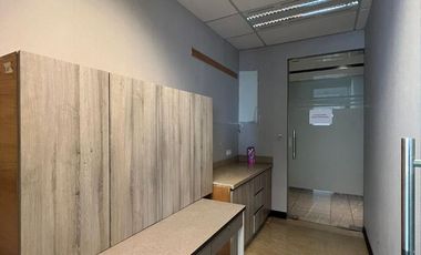 Sewa Kantor Semi Furnish 490 m2 di South Quarter (SQ) Tower Simatupang