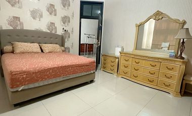 SEWA RUMAH 2 LANTAI  TENGAH KOTA DI KOMP PREMIUM