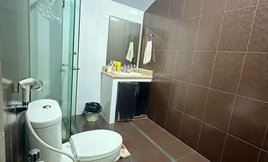 SEWA RUMAH 2 LANTAI  TENGAH KOTA DI KOMP PREMIUM