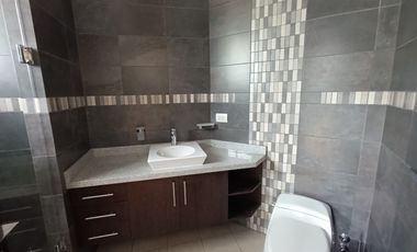 RENTA Departamento 3 dormitorios con baño UDLA