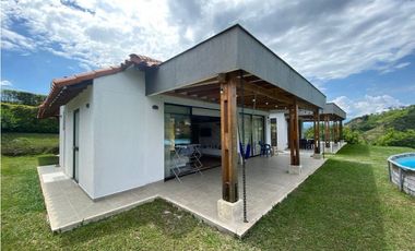 Se vende casa campestre en Andahuaylas Combia