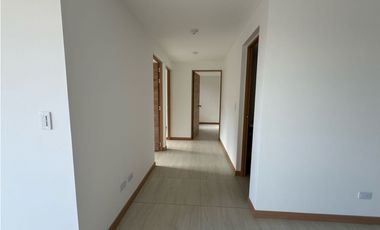 Se vende apartamento en Senderos de San Silvestre con cuarto útil