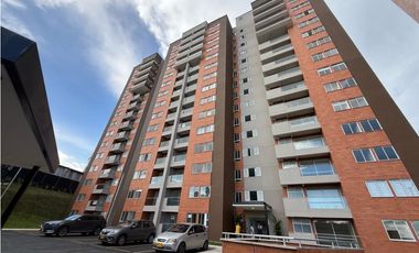 Se vende apartamento en Senderos de San Silvestre con cuarto útil