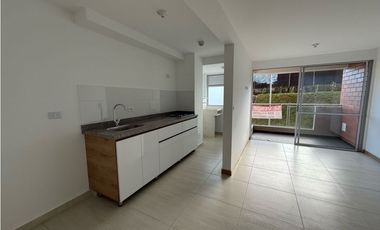 Se vende apartamento en Senderos de San Silvestre con cuarto útil