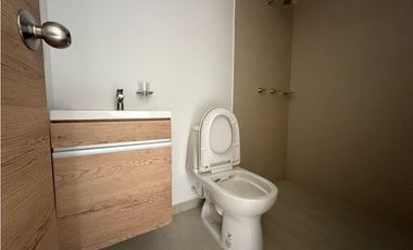 Se vende apartamento en Senderos de San Silvestre con cuarto útil