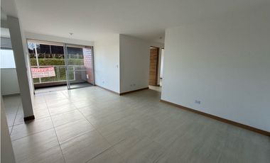 Se vende apartamento en Senderos de San Silvestre con cuarto útil