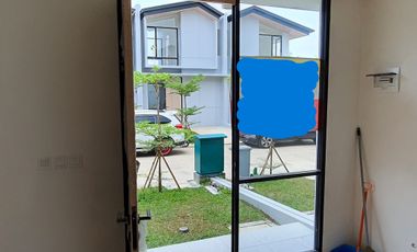 Rumah Minimalis Modern 2 Lantai Lippo Cikarang, 35 Juta Pertahun