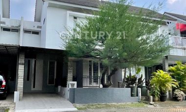 HOT SALE Rumah Emerald View Bintaro Sektor 9 Depan Taman  Luas 120 M2