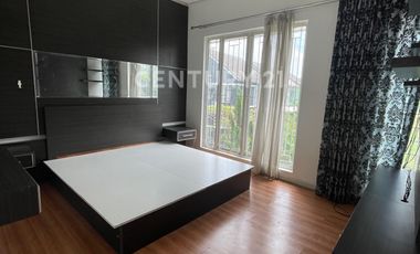 HOT SALE Rumah Emerald View Bintaro Sektor 9 Depan Taman  Luas 120 M2