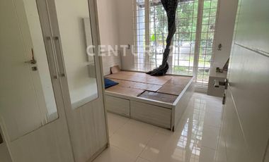 HOT SALE Rumah Emerald View Bintaro Sektor 9 Depan Taman  Luas 120 M2