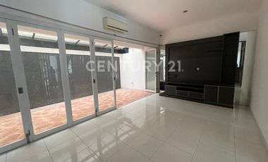 HOT SALE Rumah Emerald View Bintaro Sektor 9 Depan Taman  Luas 120 M2