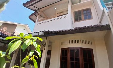 Disewa rumah  lingkungan. NYAMAN pondok kelapa Jakarta timur