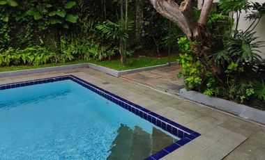 Rumah Klasik Lingkungan Tenang Ada Kolam Renang Di Ampera Jakarta