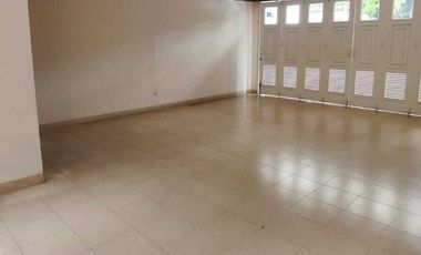 Rumah Klasik Lingkungan Tenang Ada Kolam Renang Di Ampera Jakarta