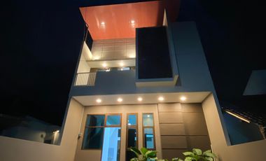 dijual Rumah 2 lt Mewah Jogja, Dekat Kampus UGM Akses Mobil