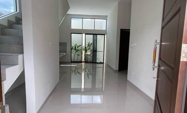dijual Rumah 2 lt Mewah Jogja, Dekat Kampus UGM Akses Mobil