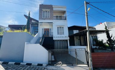 Rumah Villa Murah Lembang 3 Lantai 5 Kamar Tidur Dekat Dengan Park Zoo