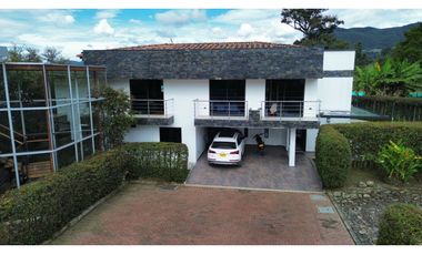 SE VENDE CASA MODERNA EN LA CEJA SECTOR EL TAMBO CONDOMINIO CERRADO