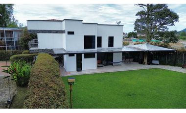 SE VENDE CASA MODERNA EN LA CEJA SECTOR EL TAMBO CONDOMINIO CERRADO