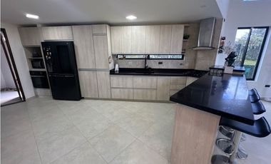 SE VENDE CASA MODERNA EN LA CEJA SECTOR EL TAMBO CONDOMINIO CERRADO