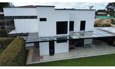SE VENDE CASA MODERNA EN LA CEJA SECTOR EL TAMBO CONDOMINIO CERRADO