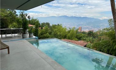 VENDO espectacular CASA con piscina, Poblado - Balsos. Pedido $11.000