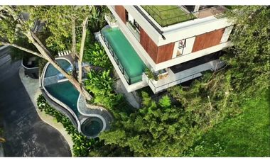 VENDO espectacular CASA con piscina, Poblado - Balsos. Pedido $11.000