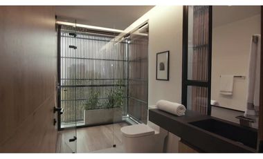 VENDO espectacular CASA con piscina, Poblado - Balsos. Pedido $11.000