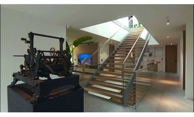 VENDO espectacular CASA con piscina, Poblado - Balsos. Pedido $11.000