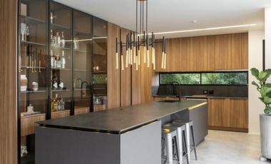 VENDO espectacular CASA con piscina, Poblado - Balsos. Pedido $11.000