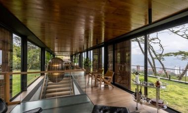 VENDO espectacular CASA con piscina, Poblado - Balsos. Pedido $11.000