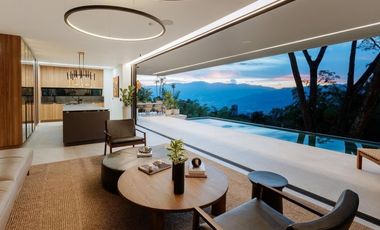 VENDO espectacular CASA con piscina, Poblado - Balsos. Pedido $11.000