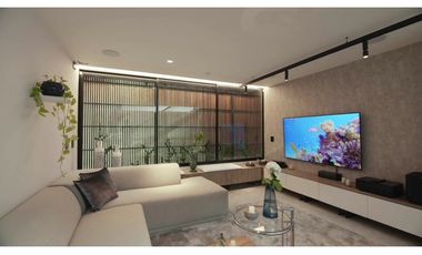 VENDO espectacular CASA con piscina, Poblado - Balsos. Pedido $11.000