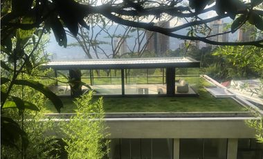 VENDO espectacular CASA con piscina, Poblado - Balsos. Pedido $11.000