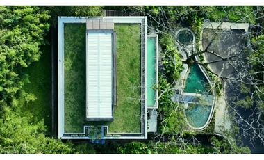 VENDO espectacular CASA con piscina, Poblado - Balsos. Pedido $11.000