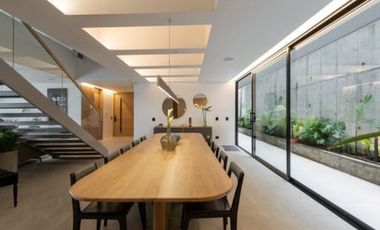 VENDO espectacular CASA con piscina, Poblado - Balsos. Pedido $11.000