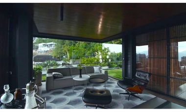 VENDO espectacular CASA con piscina, Poblado - Balsos. Pedido $11.000