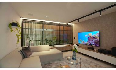 VENDO espectacular CASA con piscina, Poblado - Balsos. Pedido $11.000