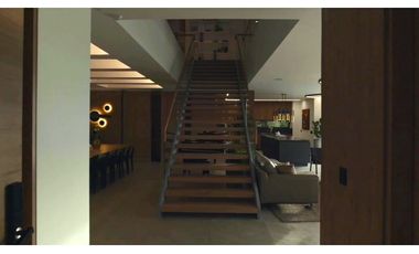 VENDO espectacular CASA con piscina, Poblado - Balsos. Pedido $11.000