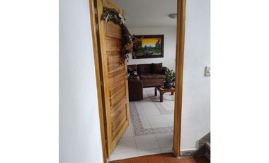 COMPRA AMPLIO APARTAMENTO EN SUPER UBICACION EN LAURELES